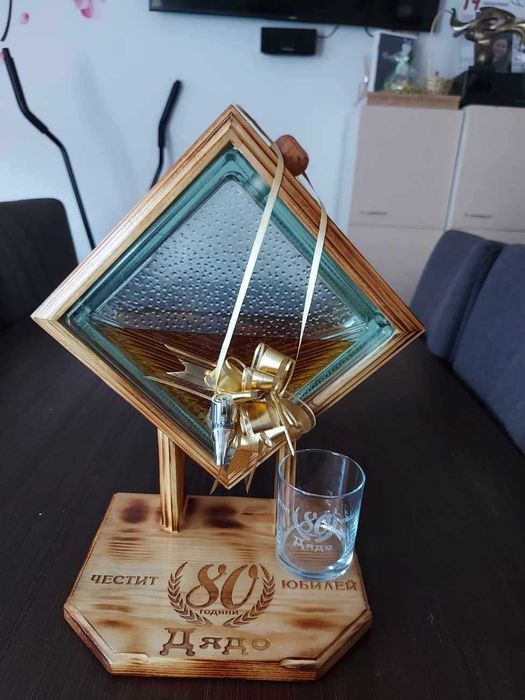 Диспенсер за алкохол с лично посвещение + чаша