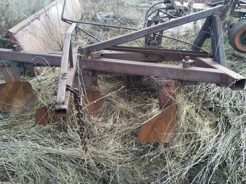Продам трактор Т 70 с плугом