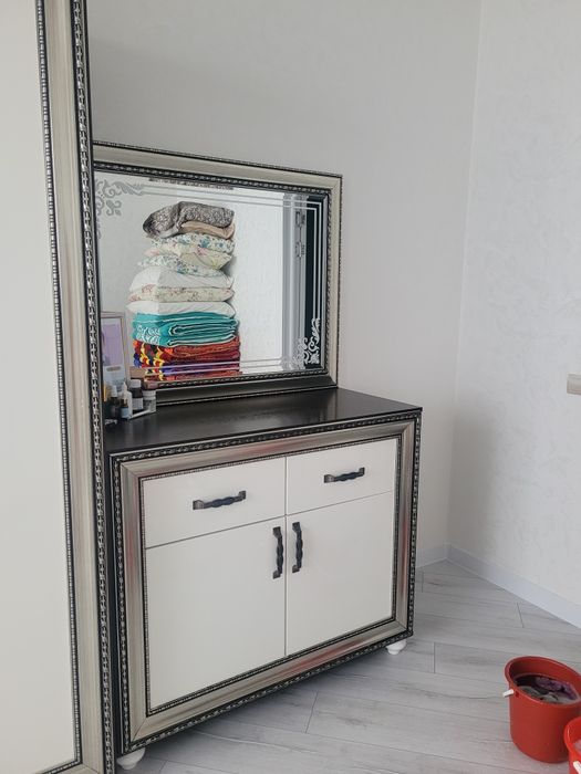 Шкаф и комод  продам.