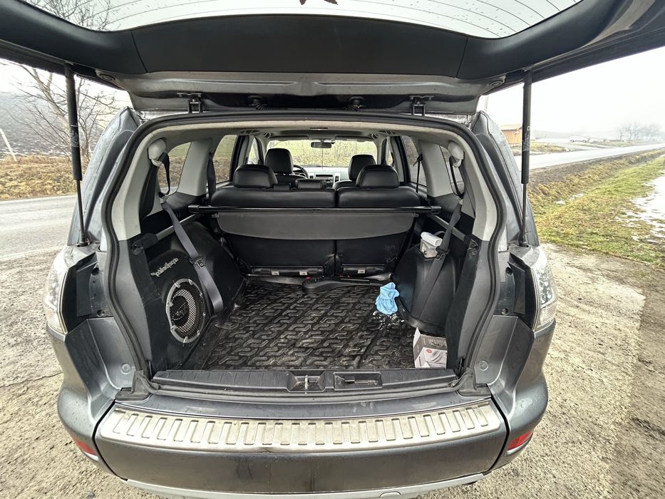 Vând Mitsubishi Outlander II 2.0 TDI (BSY) – 4x4 – 7 LOCURI – 2007