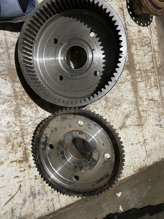 Продам корпус бортовой передачи  грейдера