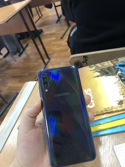 Продам самсунг А70