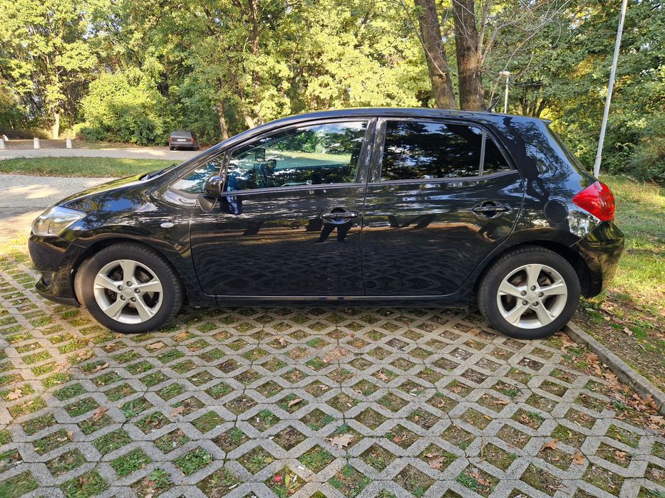 Toyota Auris 2010 г. (фейслифт); D-4D; 90 к.с.; шест скорости