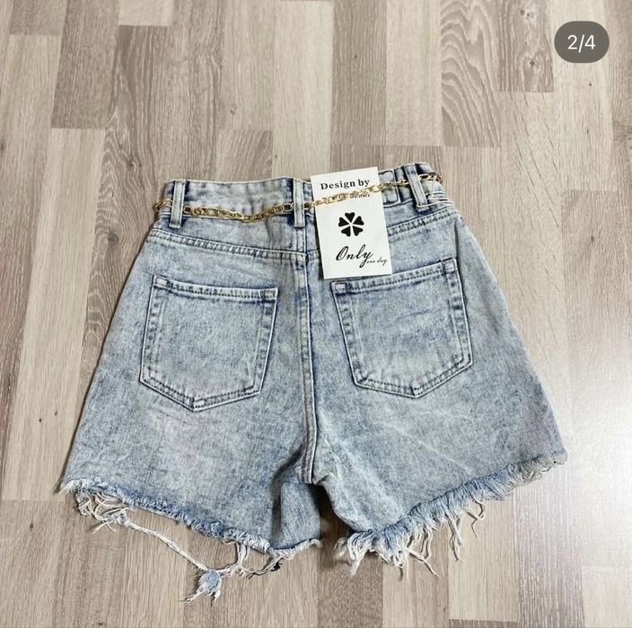 Къси панталони с чантичка