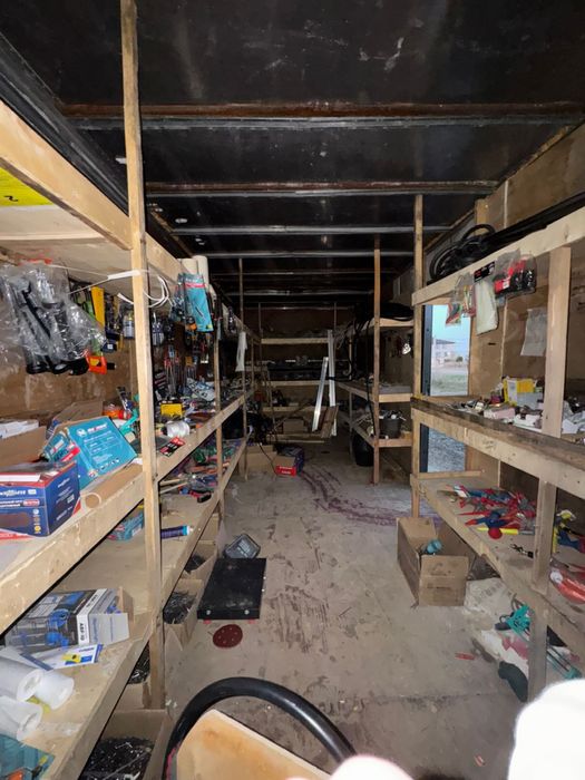 Продаётся будка (контейнер) со стройматериалами внутри