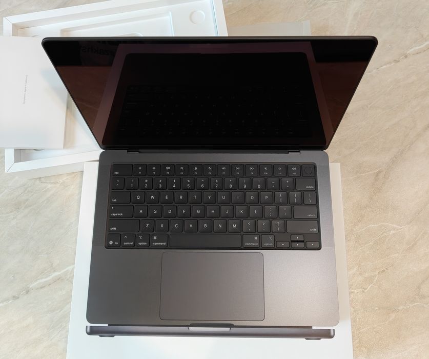 MacBook Pro 14 M5 24/1TB новый