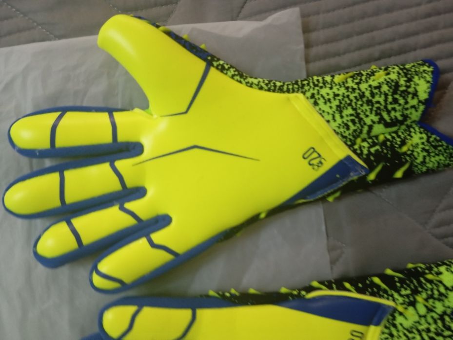 Предатор перчатки М-L размера новые