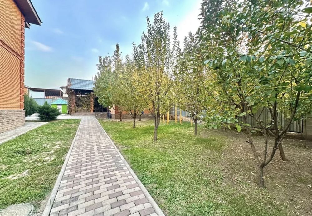 Продается коттедж экологической чистом районе.