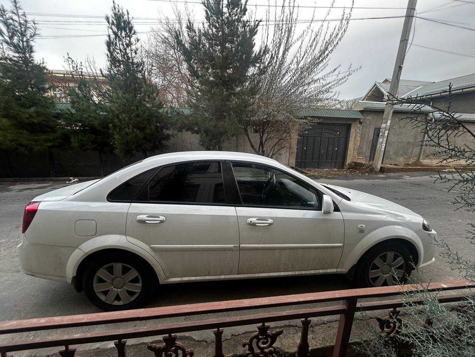 Продается (насия) идеальная Lacetti 2018 года  c малым пробегом