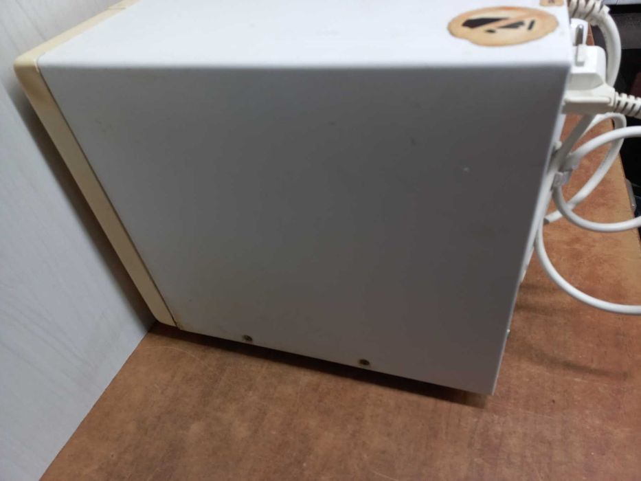 Чиния за микровълнова фурна.