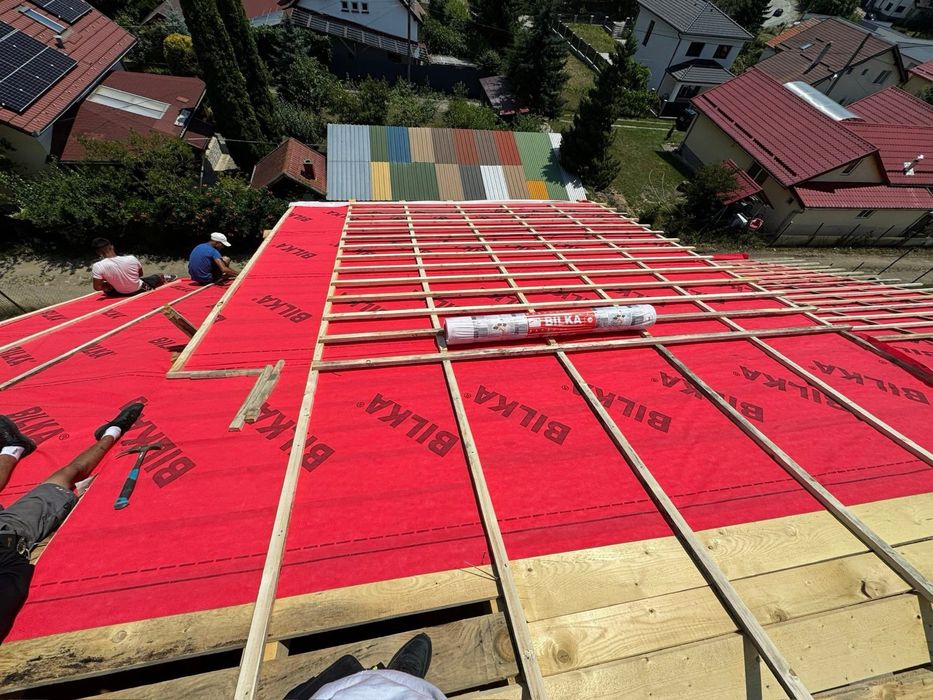 Tip Serviciu: Vopsire acoperis tabla, Constructie acoperis nou, Sarpante, Sisteme pluviale - jgheaburi - burlane, Curatare acoperis, Dulgherie,