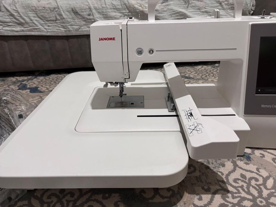 Janome Memory Craft 550E вышивальная машина