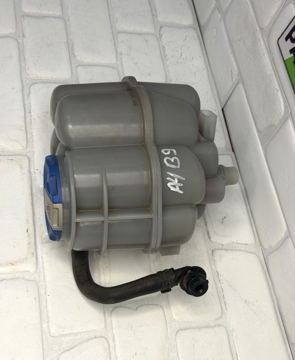 Казанче антифриз AUDI A4 A5 8W1121405E 8W1121403A