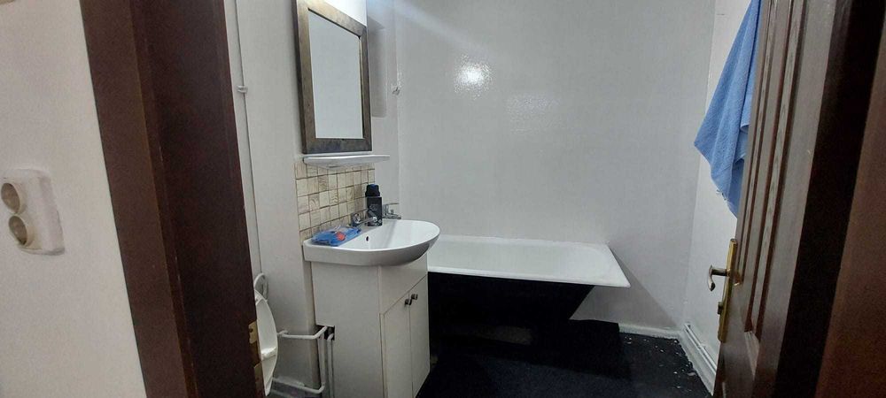 Apartament cu 3 camere decomandat, zona Tactorul