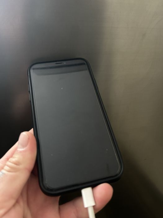 iPhone 11 black 64gb