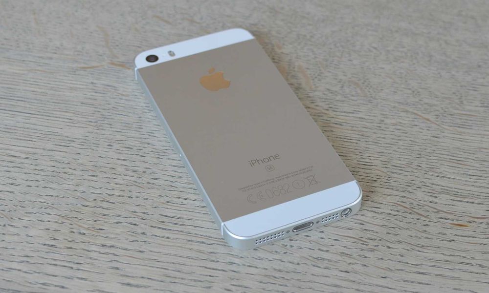 Apple iPhone SE, 64 GB, цвят Gold - КАТО НОВ!
