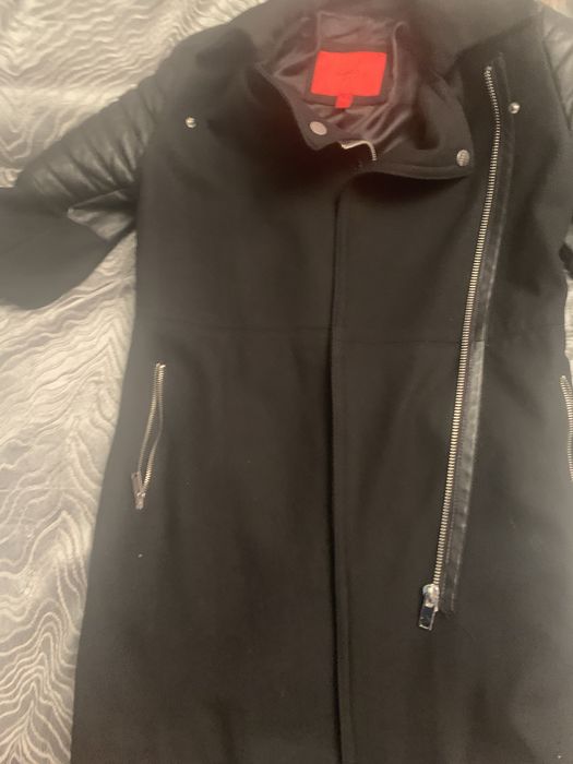 Продается демисезонное пальто , бренд  Манго