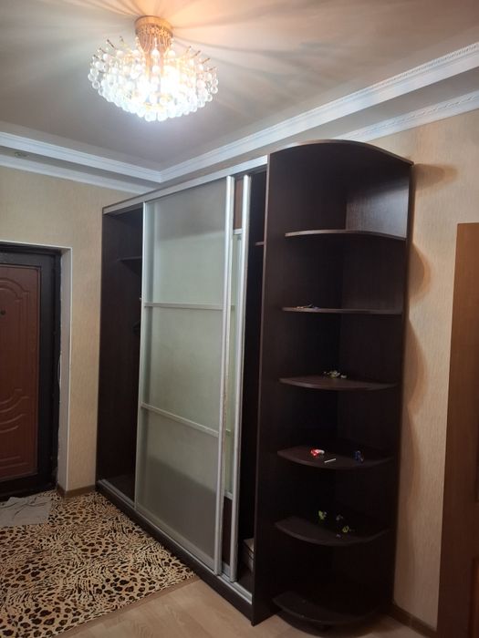 Продам шкаф с зеркалом