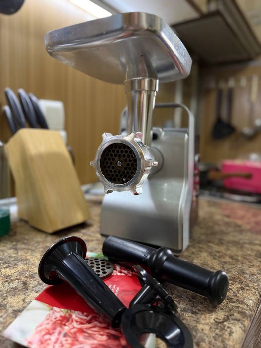 Мясорубка электрическая Shivaki 1800W