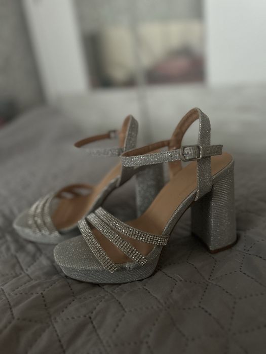 Официални токчета