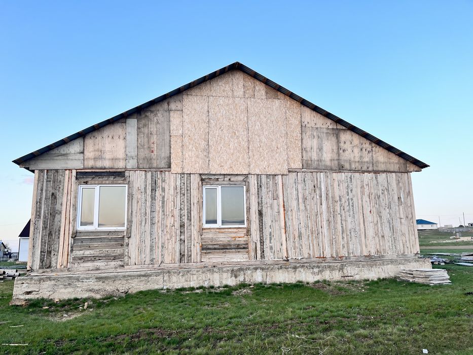 Участок, с недостроенным домом