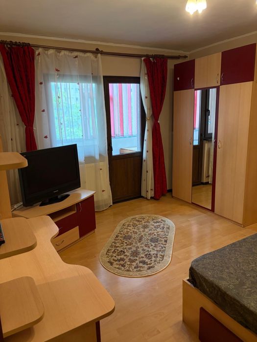 Inchiriez apartament
