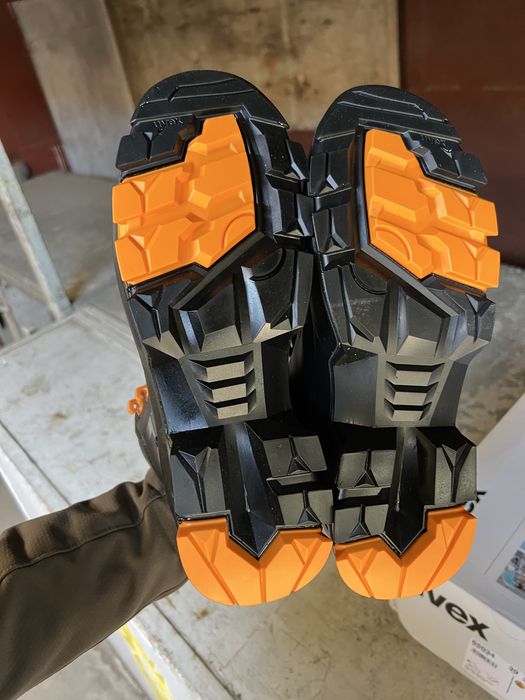 Vand bocanci protectie Uvex marimea 39