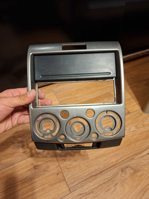 Панел радио за Ford Ranger/Mazda BT-50