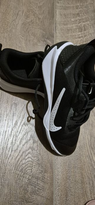 NIKE Обувки Omni Multi-COURT GS