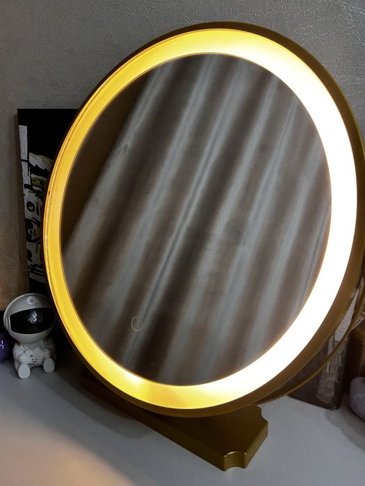 Продам зеркало с подсветкой