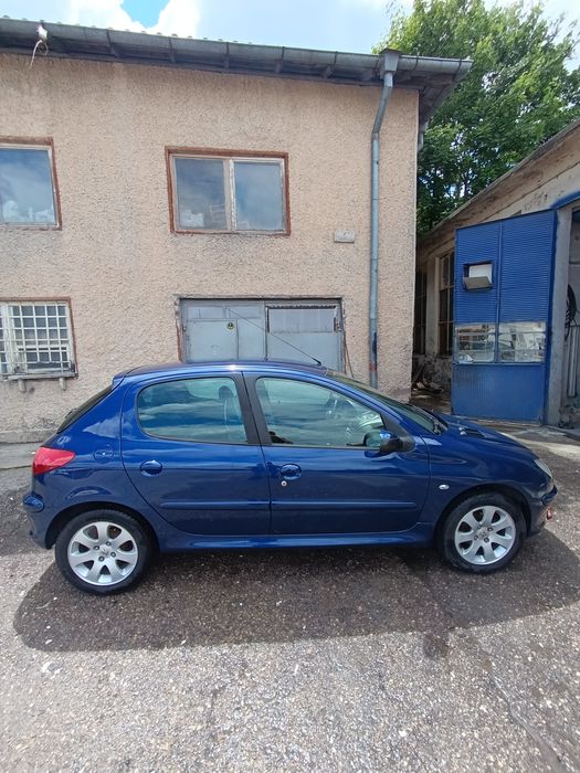 Peugeot 206 2002г. 1.4 бензин