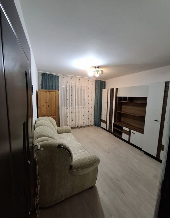 Închiriez garsonieră