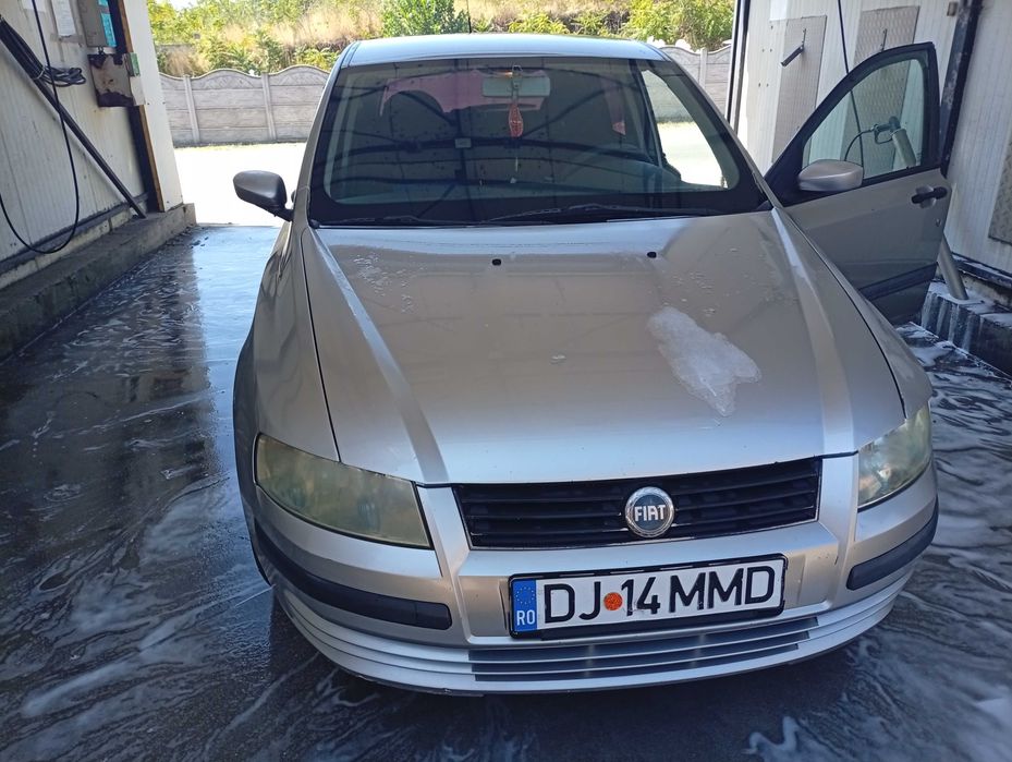 Vând Fiat Stilo benzină 2002 1,6 16 valve pentru dezmembrări dar menționez faptul că mașina funcționează bine dar nu mai am talonul.Pret 350 de euro