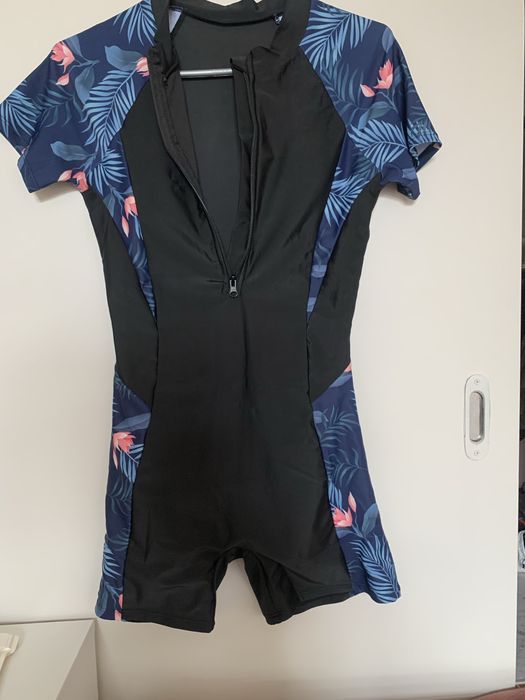 Спортивный купальник в бассейн