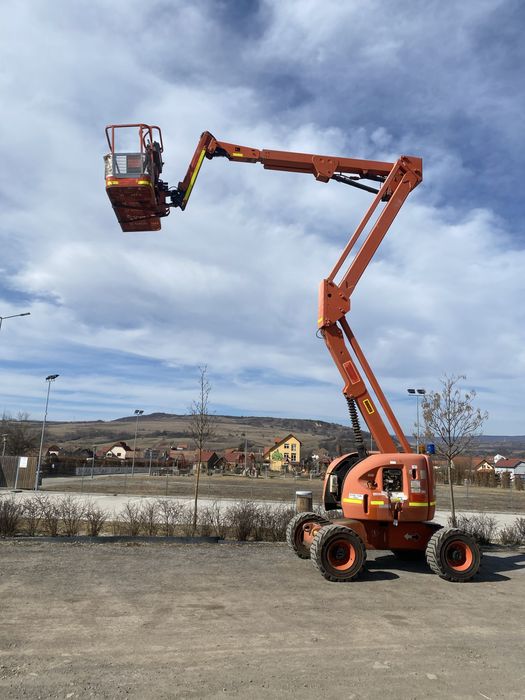 De inchiriat nacela cu brat 4x4 JLG 450 AJ