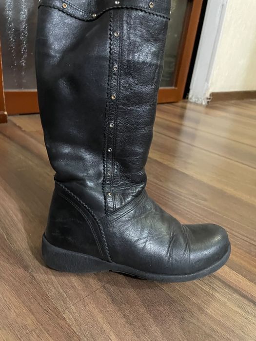 Продам  детскую обувь…………