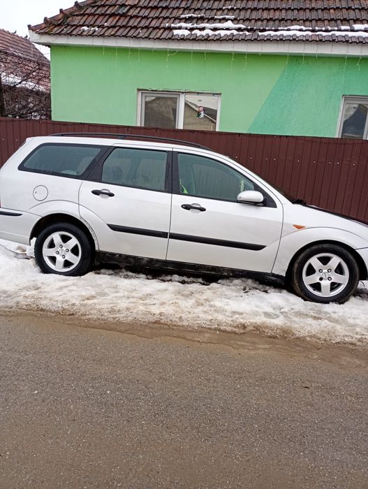 Vând Ford focus   2006 și 2002 sau schimb