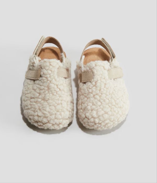 Papuci pufosi pentru copii masura 26