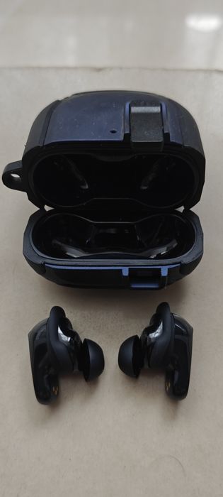 Bose QC II in ear