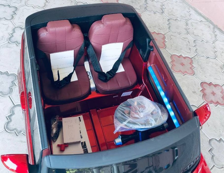 Болшая и двухместная детская машина с пультом электромобиль для детей