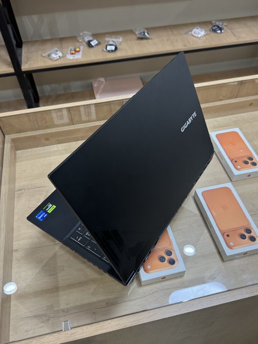 Gigabyte G5 RTX4050 i7 SSD 1TB