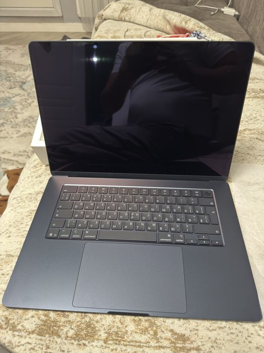 Продам Macbook новый