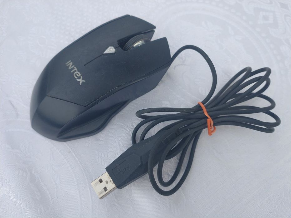 Tastatură, mouse-uri, boxe