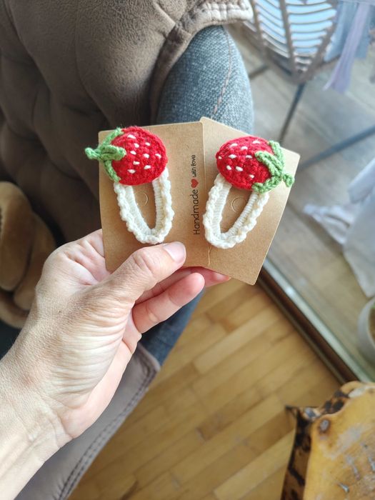 Ръчно плетени детски фиби