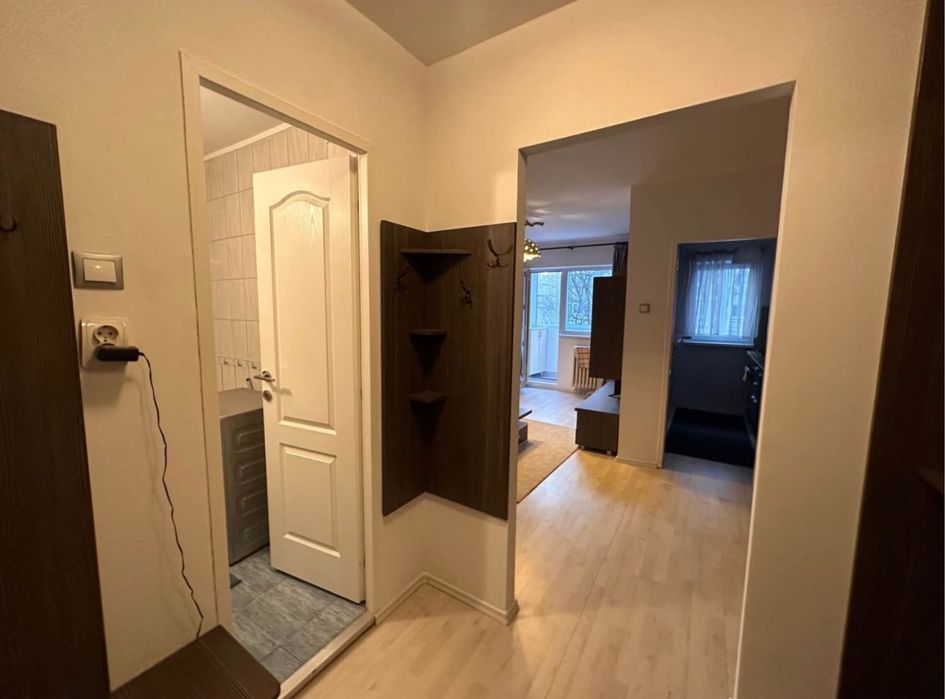 Inchiriez garsoniera zona Titan Auchan/Direct Proprietar