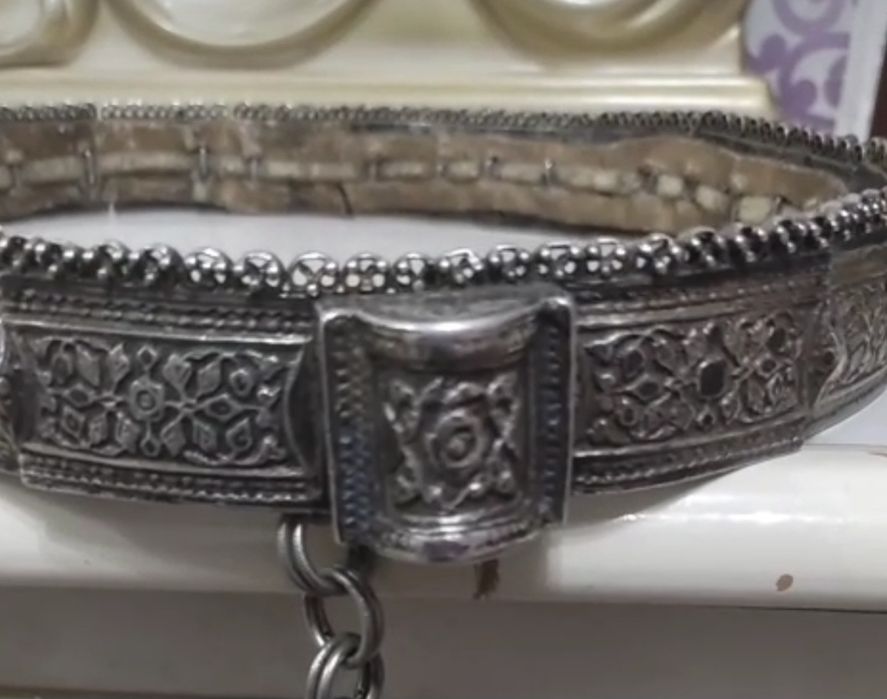 Продам серебристый ремень