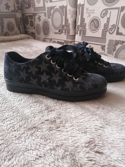 Продам ботинки женские