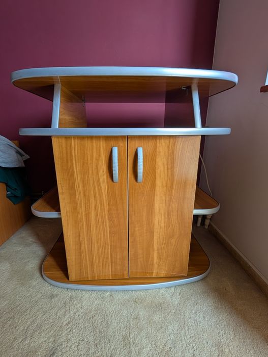 Comoda tv cu spatii pentru depozitare