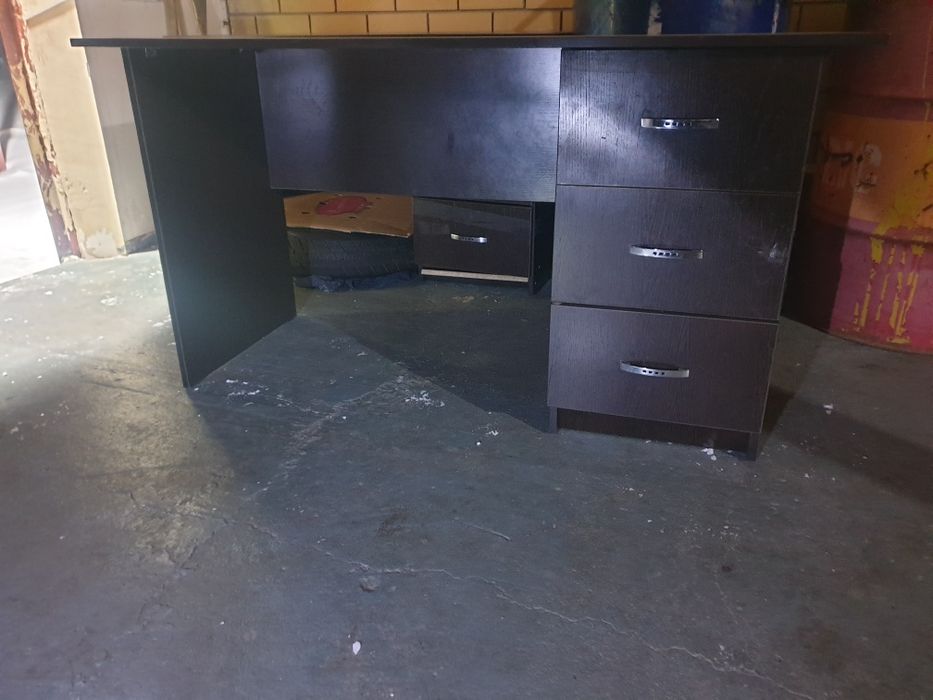 Срочно продам офисные столы