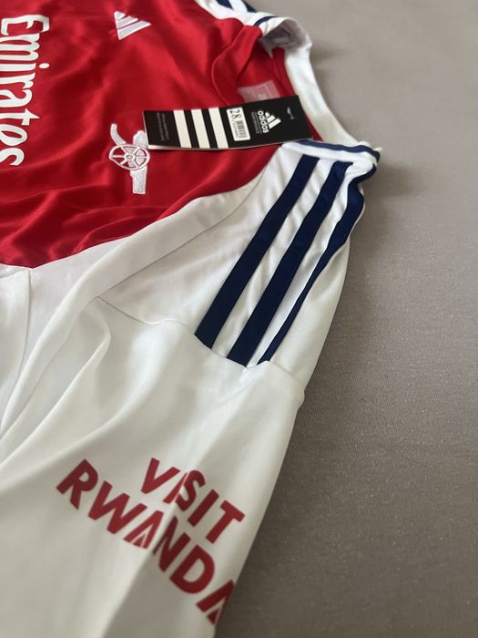 Set pantaloni si tricou fotbal Adidas, pentru copii!